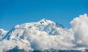 Mont Blanc dans les nuages